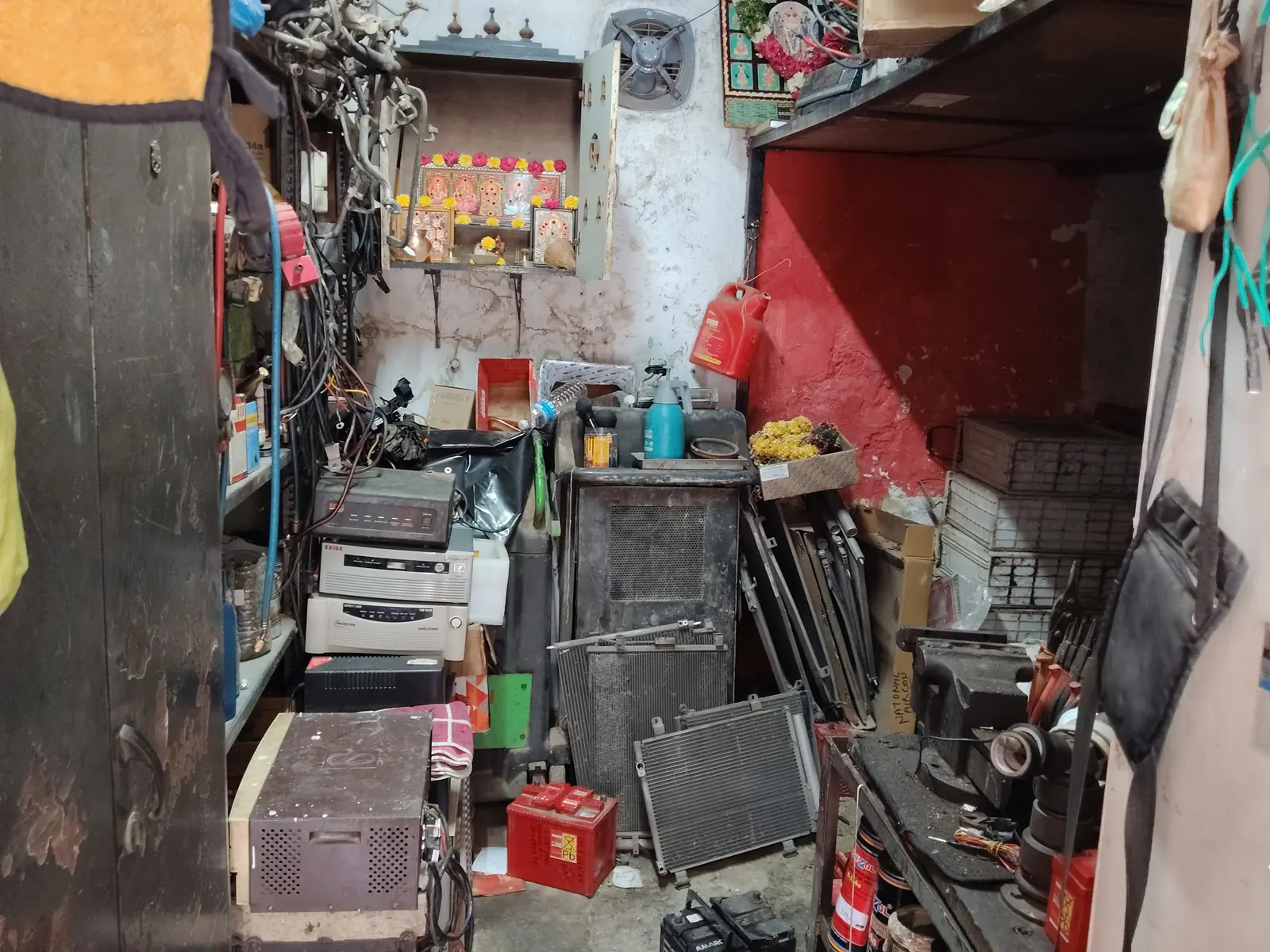 Ramu Batteries, inside the shop, photo 4