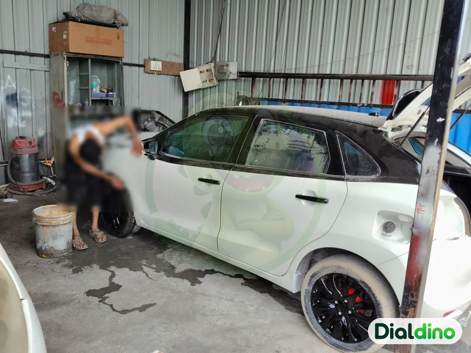 Universal Car Care, bodywork bay