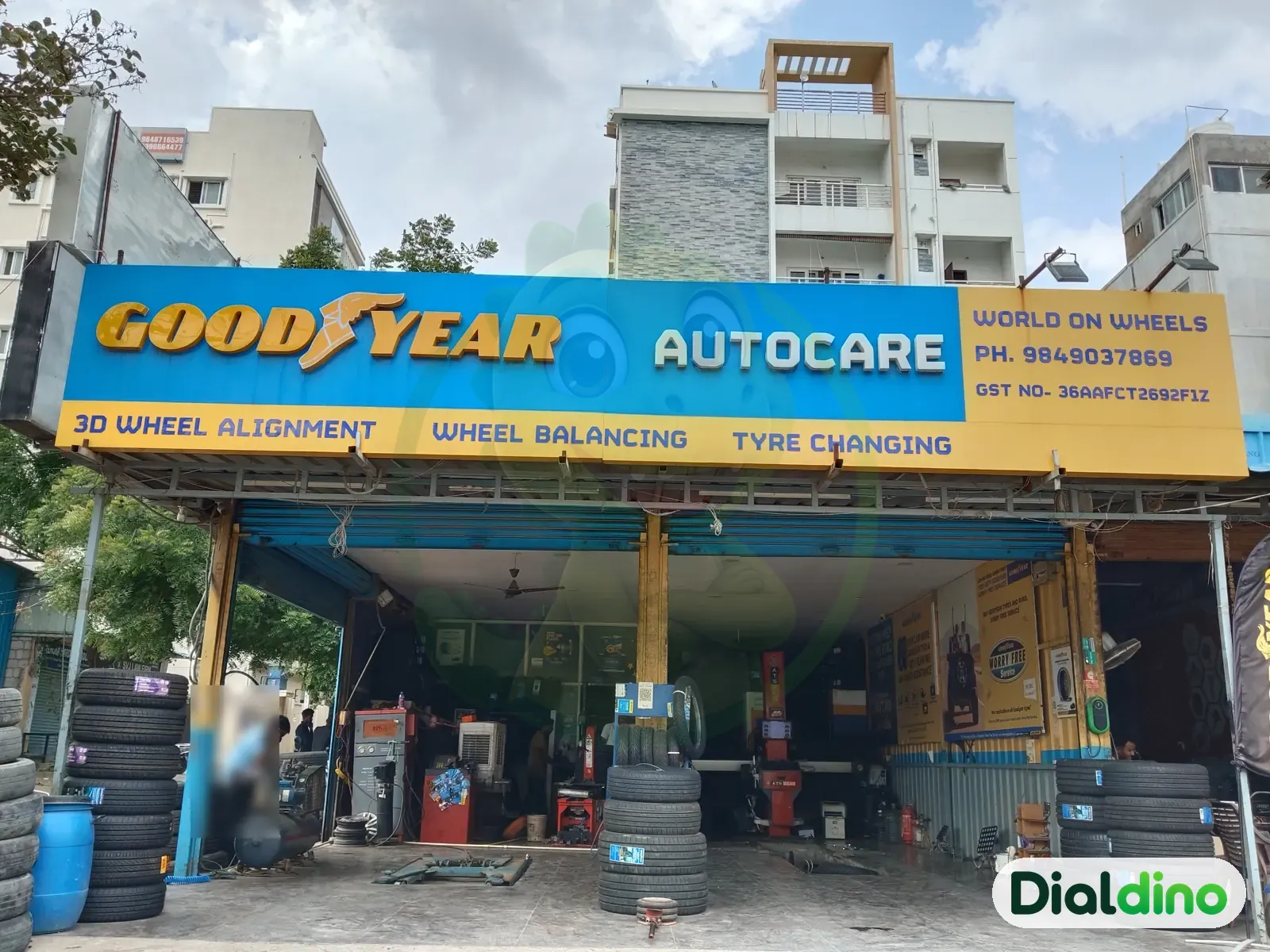 World on Wheels, Goodyear Autocare front