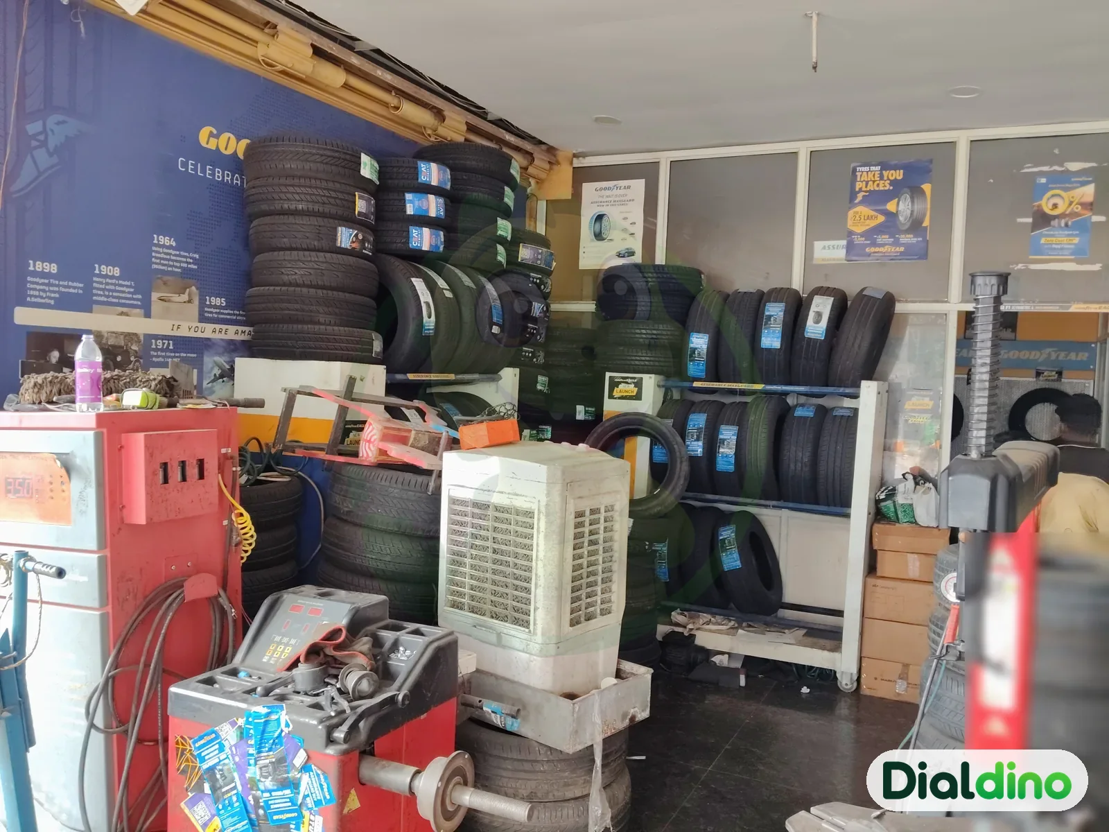 World on Wheels, tyre racks and machines